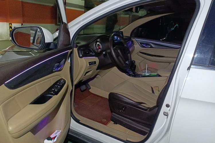 Used Baojun 730 2017 1.8L iAMT Prestige Version 7 Seats Driver Seat