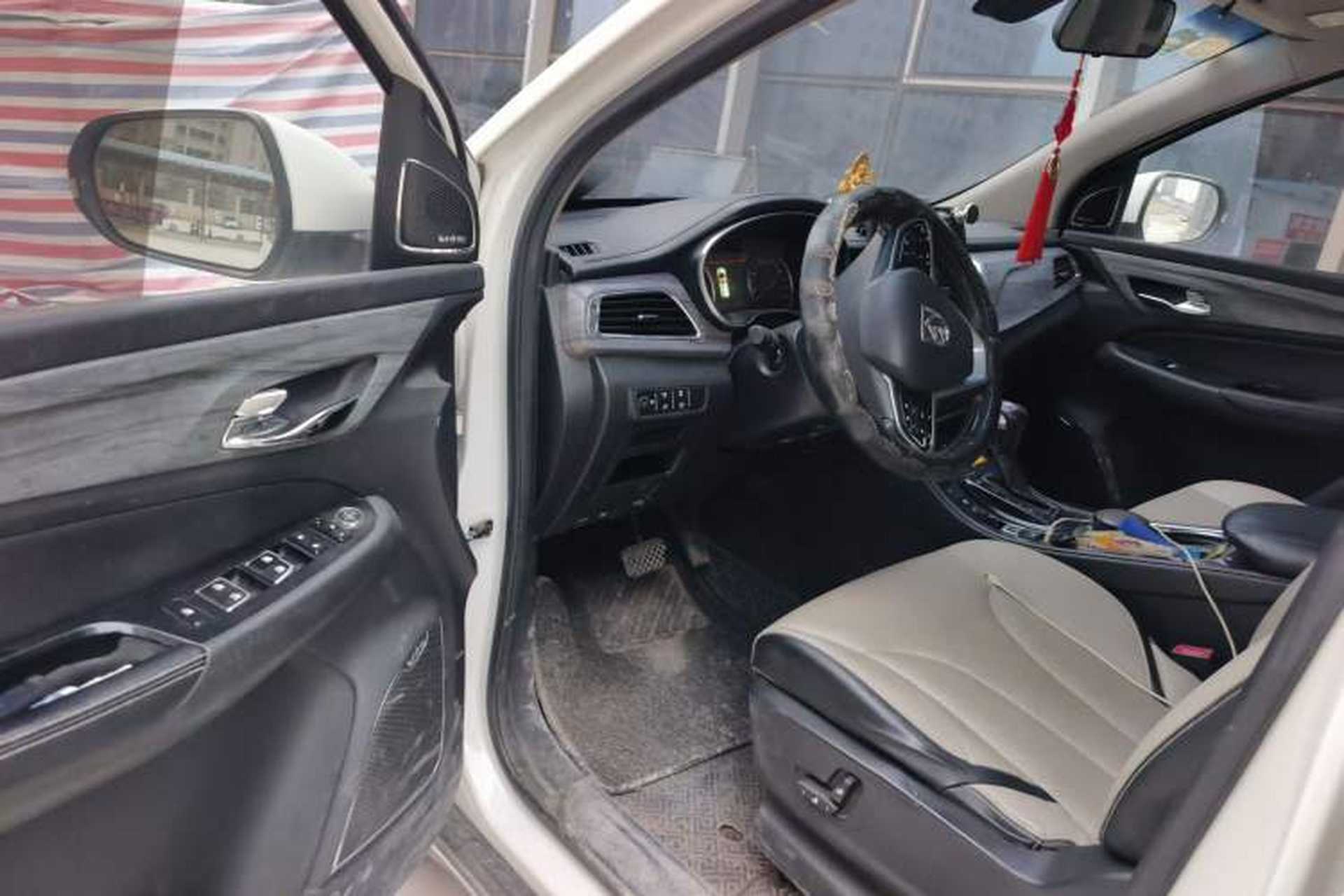 Used Baojun 730 2017 1.5T DCT Flagship Model 7 Seats China V Emission Standard Driver Seat