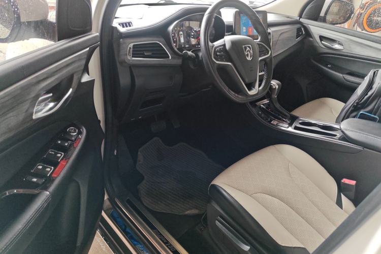 Used Baojun 730 2017 1.5T DCT Fashion Edition 7-Seater China V Emission Standard Driver Seat