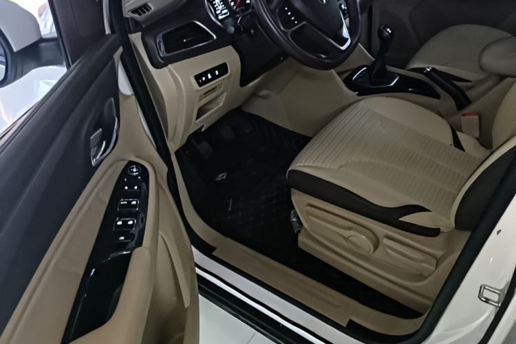 Used Baojun 730 2017 1.5T Manual Fashion Version 7 Seats China V Emission Standard Driver Seat