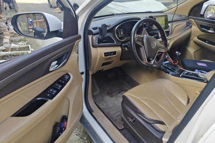 Used Baojun 730 2017 1.8L iAMT Luxury Version 7-Seater Driver Seat