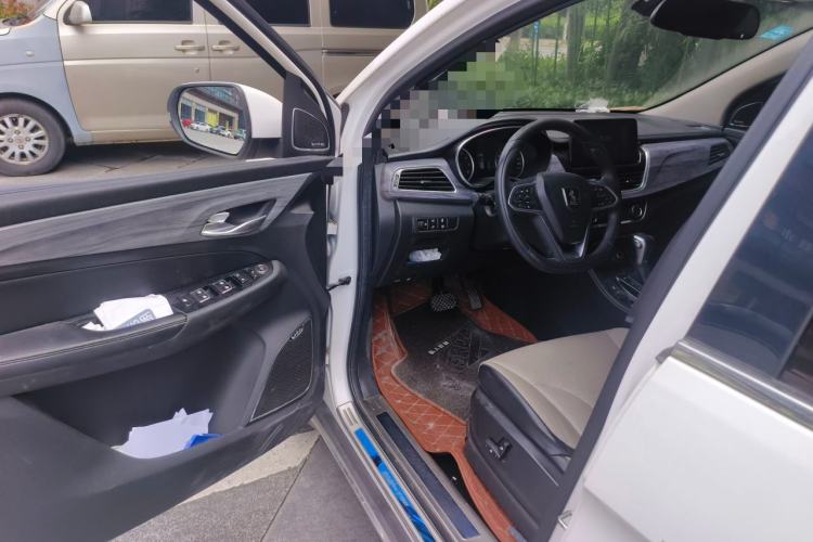 Used Baojun 730 2017 1.5T DCT Flagship Model 7 Seats China V Emission Standard Driver Seat