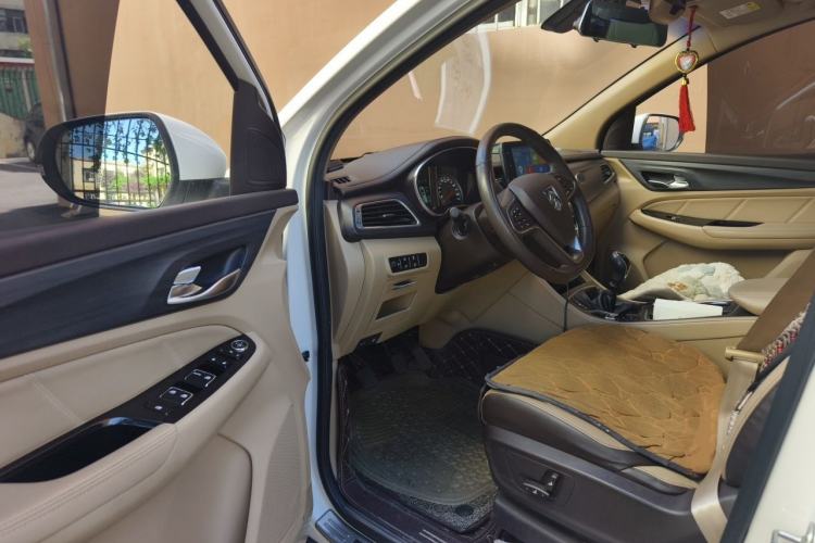 Used Baojun 730 2017 1.5T Manual Luxury Version 7 Seats Driver Seat