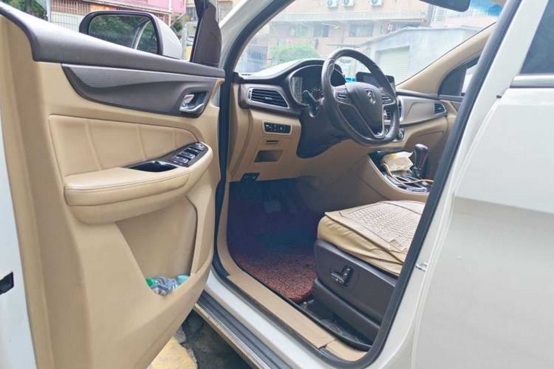 Used Baojun 730 2017 1.8L iAMT Luxury Version 7-Seater Driver Seat
