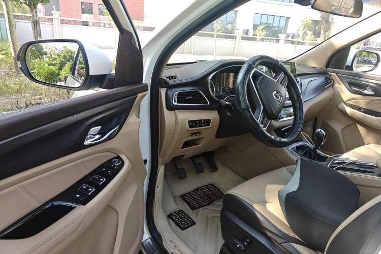 Used Baojun 730 2017 1.5T Manual Prestige Version 7 Seats Driver Seat