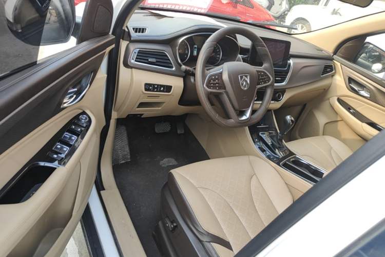 Used Baojun 730 2017 1.8L iAMT Luxury Version 7-Seater Driver Seat