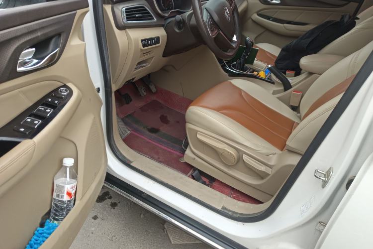 Used Baojun 730 2017 1.5T Manual Fashion Version 7 Seats China V Emission Standard Driver Seat