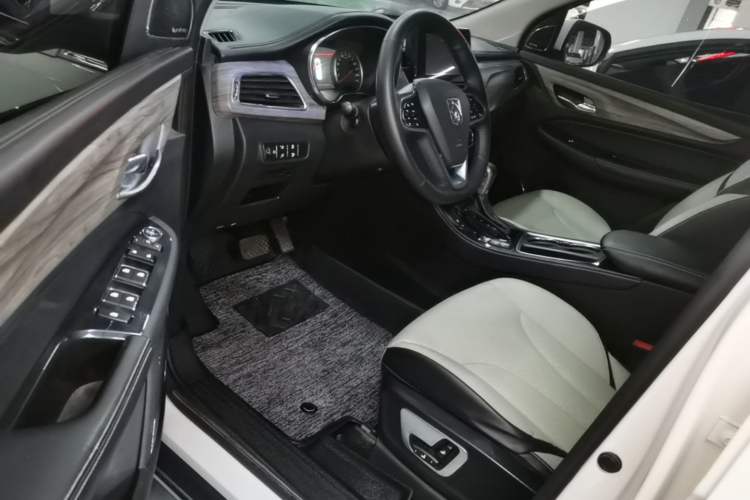 Used Baojun 730 2017 1.5T DCT Flagship Model 7 Seats China V Emission Standard Driver Seat