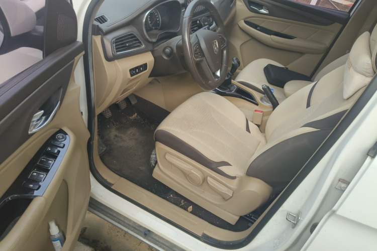 Used Baojun 730 2017 1.5T Manual Fashion Version 7 Seats China V Emission Standard Driver Seat