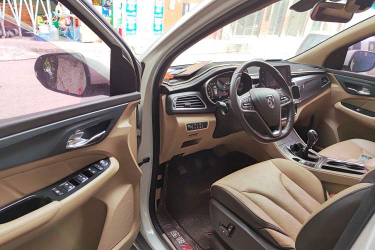 Used Baojun 730 2017 1.5T Manual Prestige Version 7 Seats Driver Seat