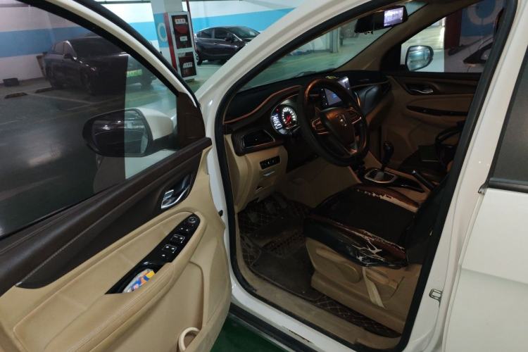 Used Baojun 730 2017 1.5T Manual Fashion Version 7 Seats China V Emission Standard Driver Seat