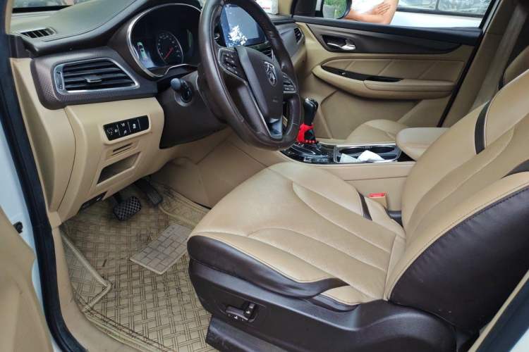 Used Baojun 730 2017 1.8L iAMT Luxury Version 7-Seater Driver Seat
