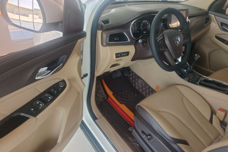 Used Baojun 730 2017 1.8L iAMT Luxury Version 7-Seater Driver Seat
