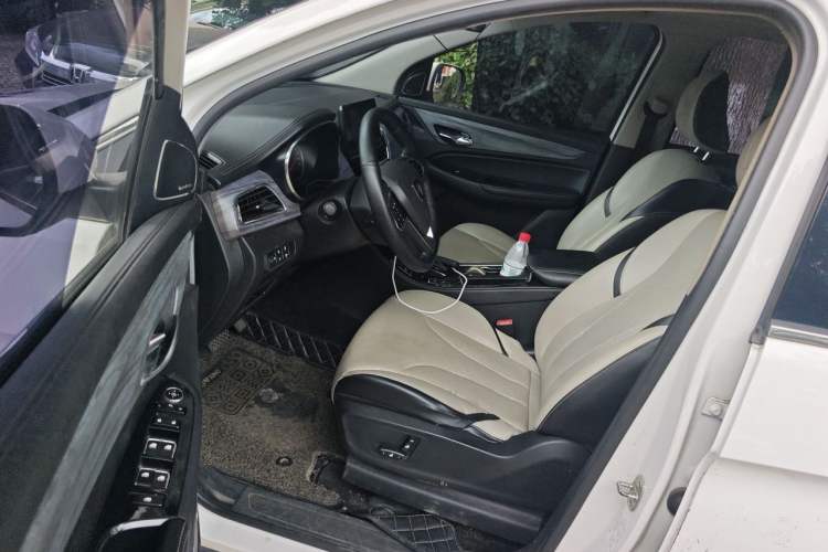 Used Baojun 730 2017 1.5T DCT Flagship Model 7 Seats China V Emission Standard Driver Seat