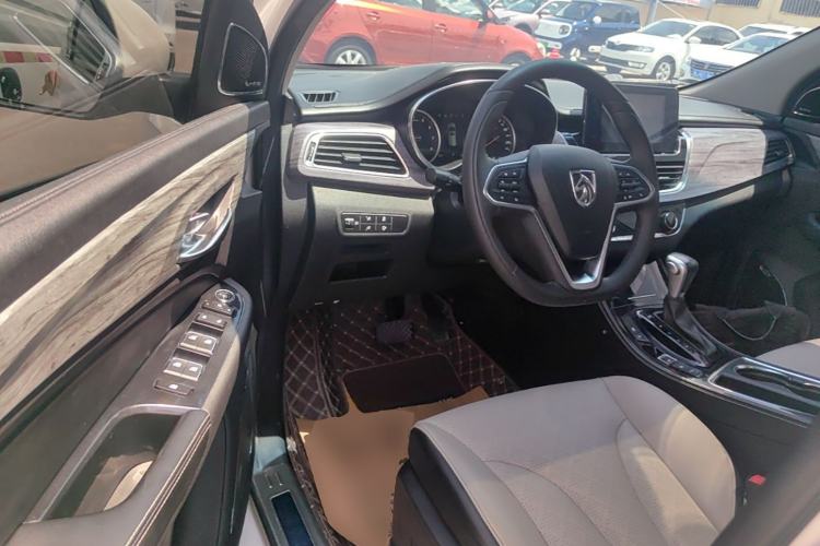 Used Baojun 730 2017 1.5T DCT Flagship Model 7 Seats China V Emission Standard Driver Seat