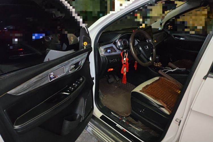 Used Baojun 730 2017 1.5T DCT Flagship Model 7 Seats China V Emission Standard Driver Seat