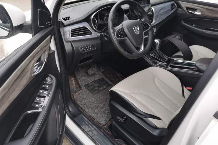 Used Baojun 730 2017 1.5T DCT Flagship Model 7 Seats China V Emission Standard Driver Seat