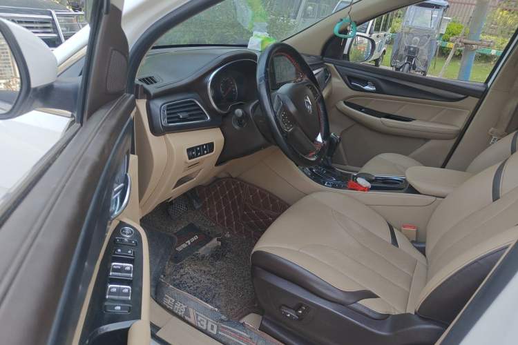 Used Baojun 730 2017 1.8L iAMT Prestige Version 7 Seats Driver Seat