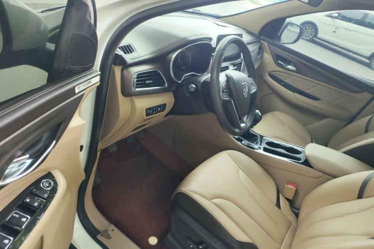 Used Baojun 730 2017 1.5T Manual Luxury Version 7 Seats Driver Seat