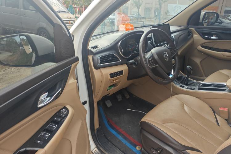 Used Baojun 730 2017 1.5T Manual Prestige Version 7 Seats Driver Seat