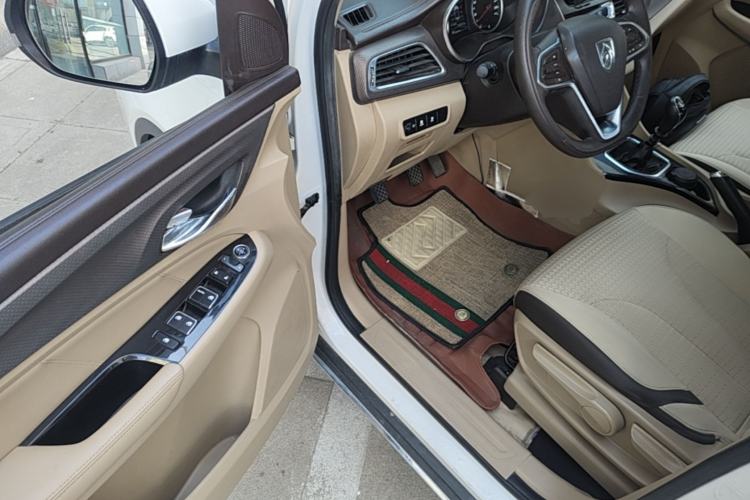 Used Baojun 730 2017 1.5T Manual Fashion Version 7 Seats China V Emission Standard Driver Seat