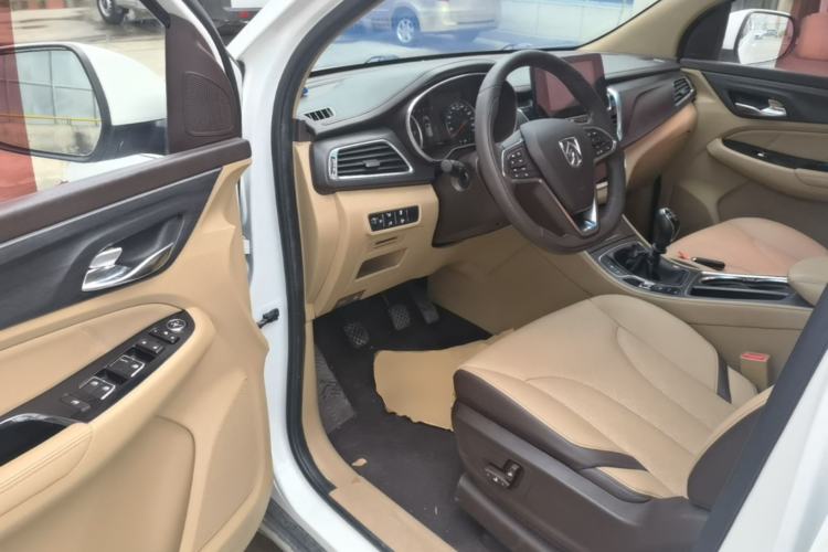 Used Baojun 730 2017 1.5T Manual Prestige Version 7 Seats Driver Seat