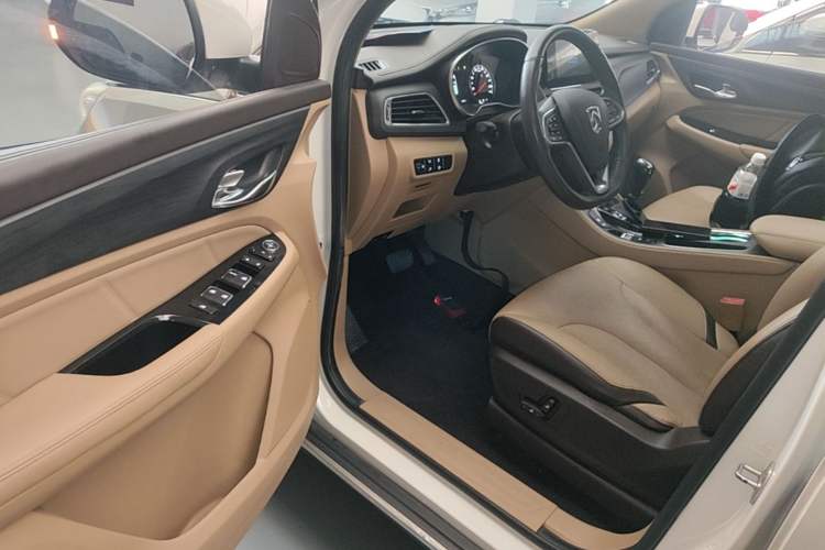 Used Baojun 730 2017 1.8L iAMT Prestige Version 7 Seats Driver Seat