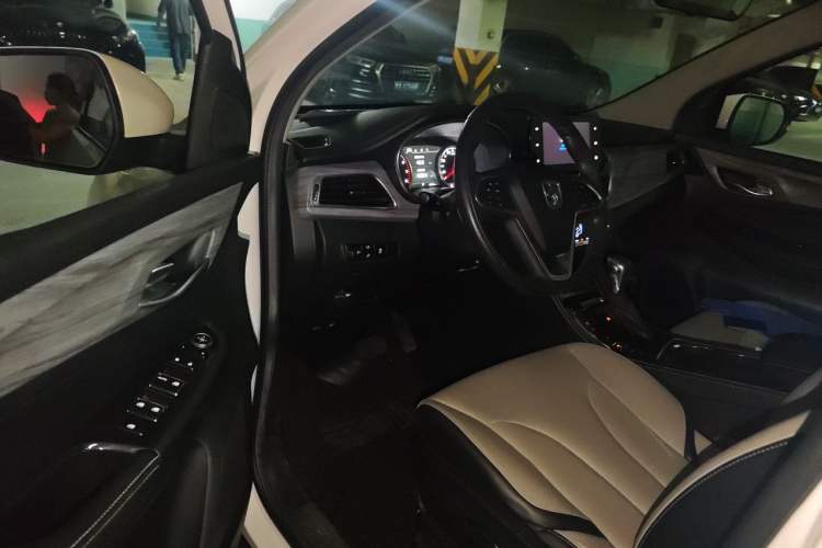 Used Baojun 730 2017 1.5T DCT Fashion Edition 7-Seater China V Emission Standard Driver Seat