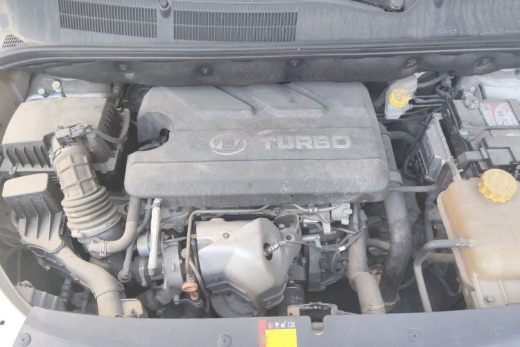 Used Baojun 730 2017 1.5T Manual Style 7 Seats China V Engine Bay