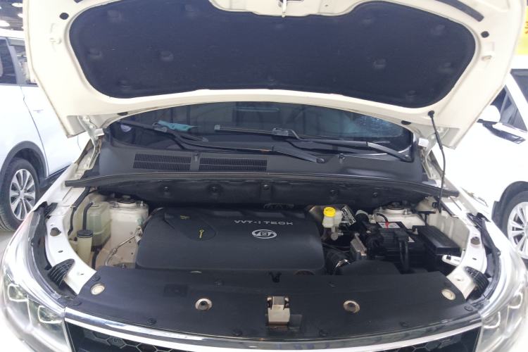 Used Baojun 730 2017 1.8L iAMT Prestige Version 7 Seats Engine Bay