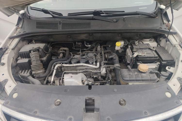 Used Baojun 730 2017 1.5T DCT Fashion Edition 7-Seater China V Emission Standard Engine Bay
