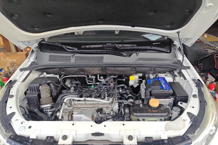 Used Baojun 730 2017 1.5T DCT Fashion Edition 7-Seater China V Emission Standard Engine Bay