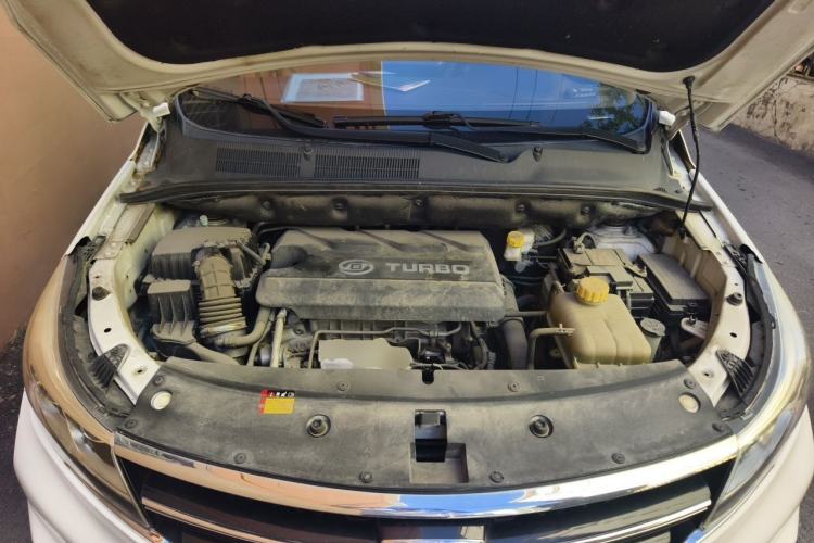 Used Baojun 730 2017 1.5T Manual Luxury Version 7 Seats Engine Bay