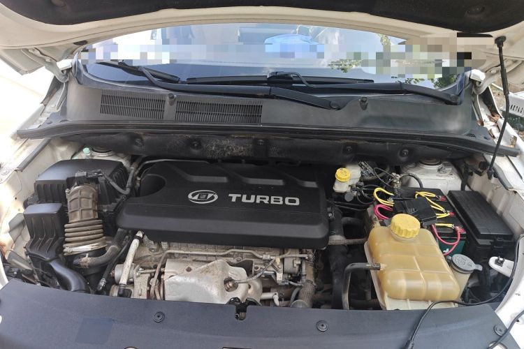 Used Baojun 730 2017 1.5T Manual Prestige Version 7 Seats Engine Bay
