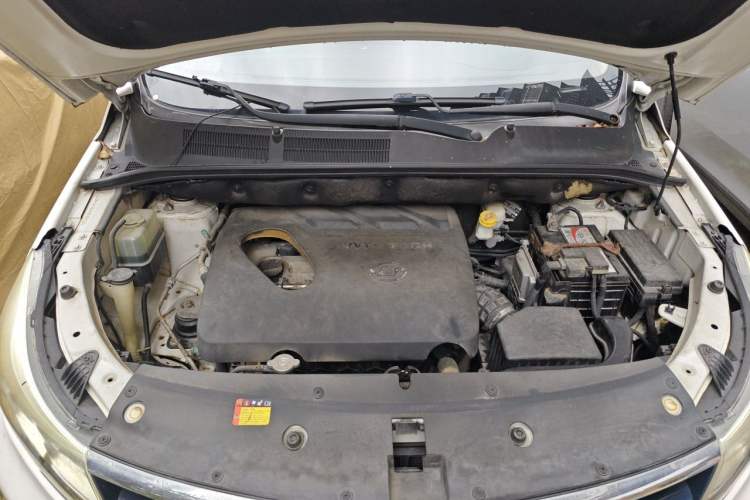 Used Baojun 730 2017 1.8L iAMT Prestige Version 7 Seats Engine Bay