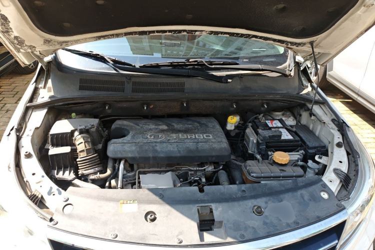 Used Baojun 730 2017 1.5T DCT Fashion Edition 7-Seater China V Emission Standard Engine Bay