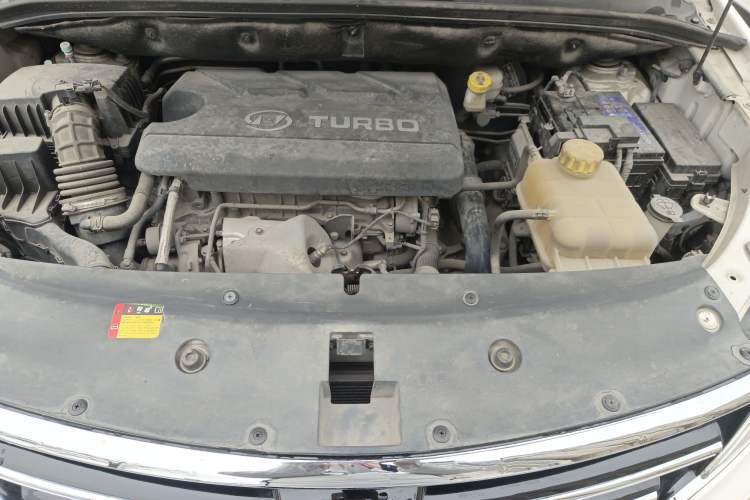 Used Baojun 730 2017 1.5T Manual Fashion Version 7 Seats China V Emission Standard Engine Bay