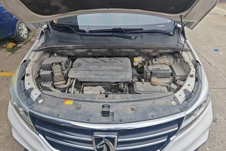 Used Baojun 730 2017 1.5T DCT Flagship Model 7 Seats China V Emission Standard Engine Bay