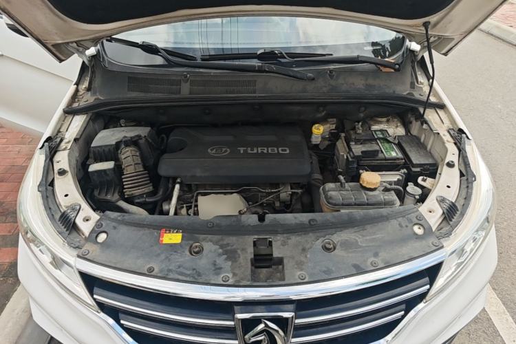 Used Baojun 730 2017 1.5T DCT Fashion Edition 7-Seater China V Emission Standard Engine Bay