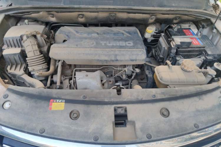 Used Baojun 730 2017 1.5T DCT Flagship Model 7 Seats China V Emission Standard Engine Bay