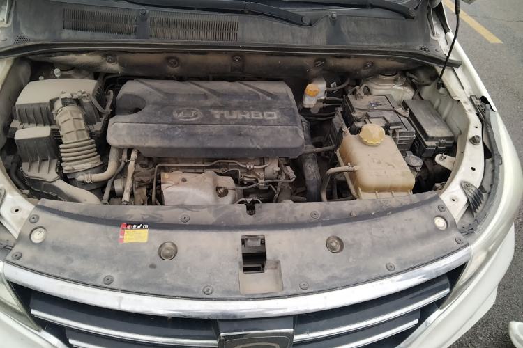 Used Baojun 730 2017 1.5T Manual Luxury Version 7 Seats Engine Bay