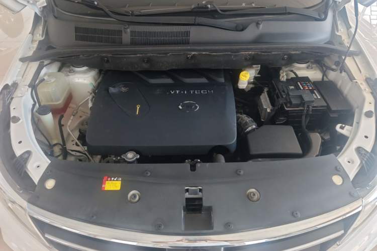Used Baojun 730 2017 1.8L iAMT Luxury Version 7-Seater Engine Bay