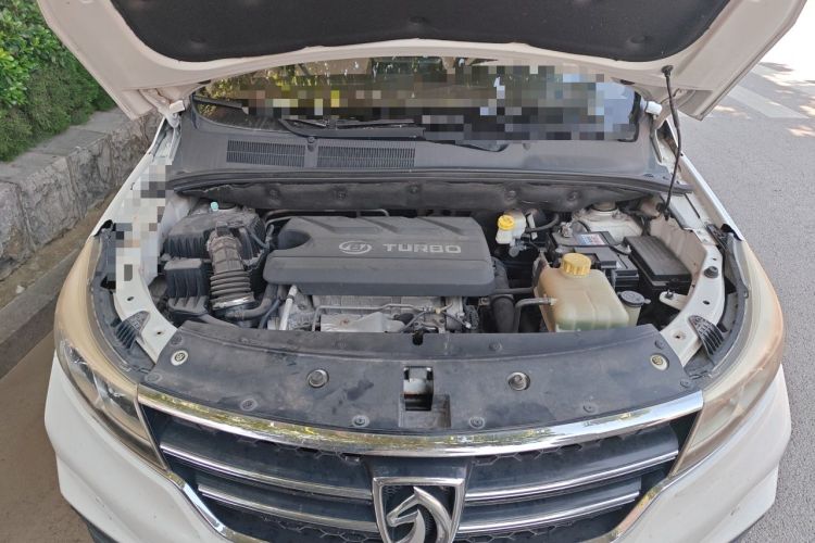 Used Baojun 730 2017 1.5T Manual Prestige Version 7 Seats Engine Bay