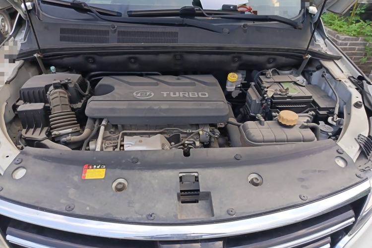 Used Baojun 730 2017 1.5T DCT Flagship Model 7 Seats China V Emission Standard Engine Bay