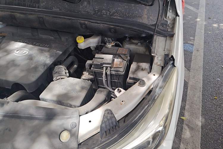 Used Baojun 730 2017 1.8L iAMT Luxury Version 7-Seater Engine Bay Left