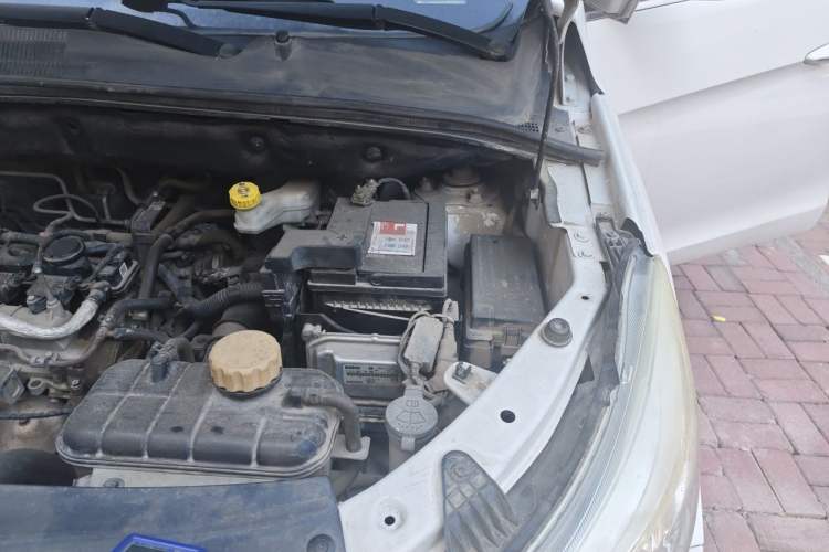 Used Baojun 730 2017 1.5T DCT Fashion Edition 7-Seater China V Emission Standard Engine Bay Left