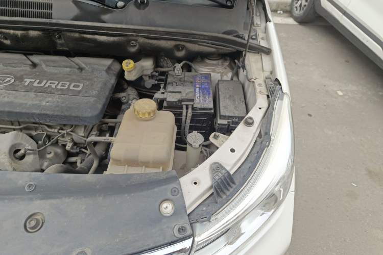 Used Baojun 730 2017 1.5T Manual Fashion Version 7 Seats China V Emission Standard Engine Bay Left
