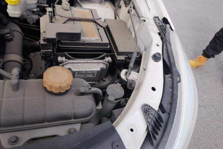 Used Baojun 730 2017 1.5T DCT Flagship Model 7 Seats China V Emission Standard Engine Bay Left