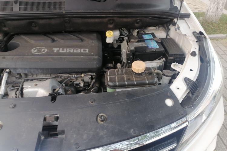 Used Baojun 730 2017 1.5T DCT Flagship Model 7 Seats China V Emission Standard Engine Bay Left