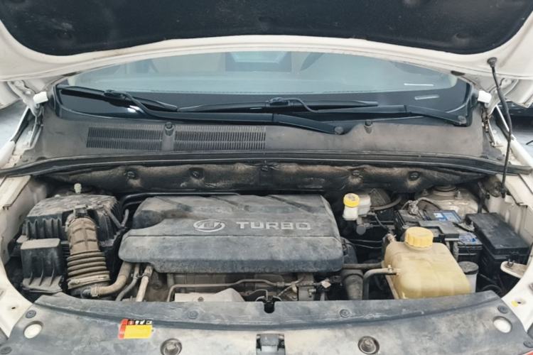 Used Baojun 730 2017 1.5T Manual Style 7 Seats China V Engine Bay